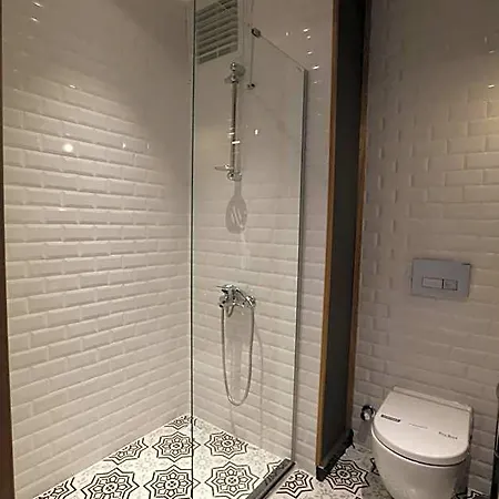 Pera Hotel *