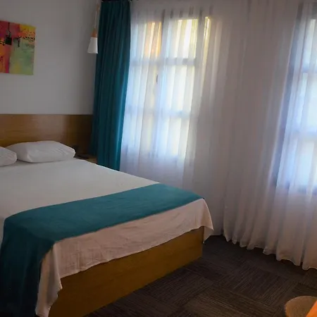 Pera Hotel *