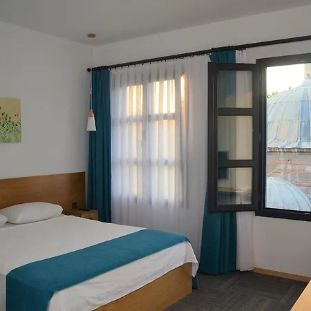 Pera Hotel *
