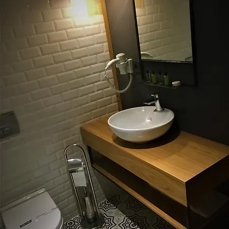 Pera Hotel *